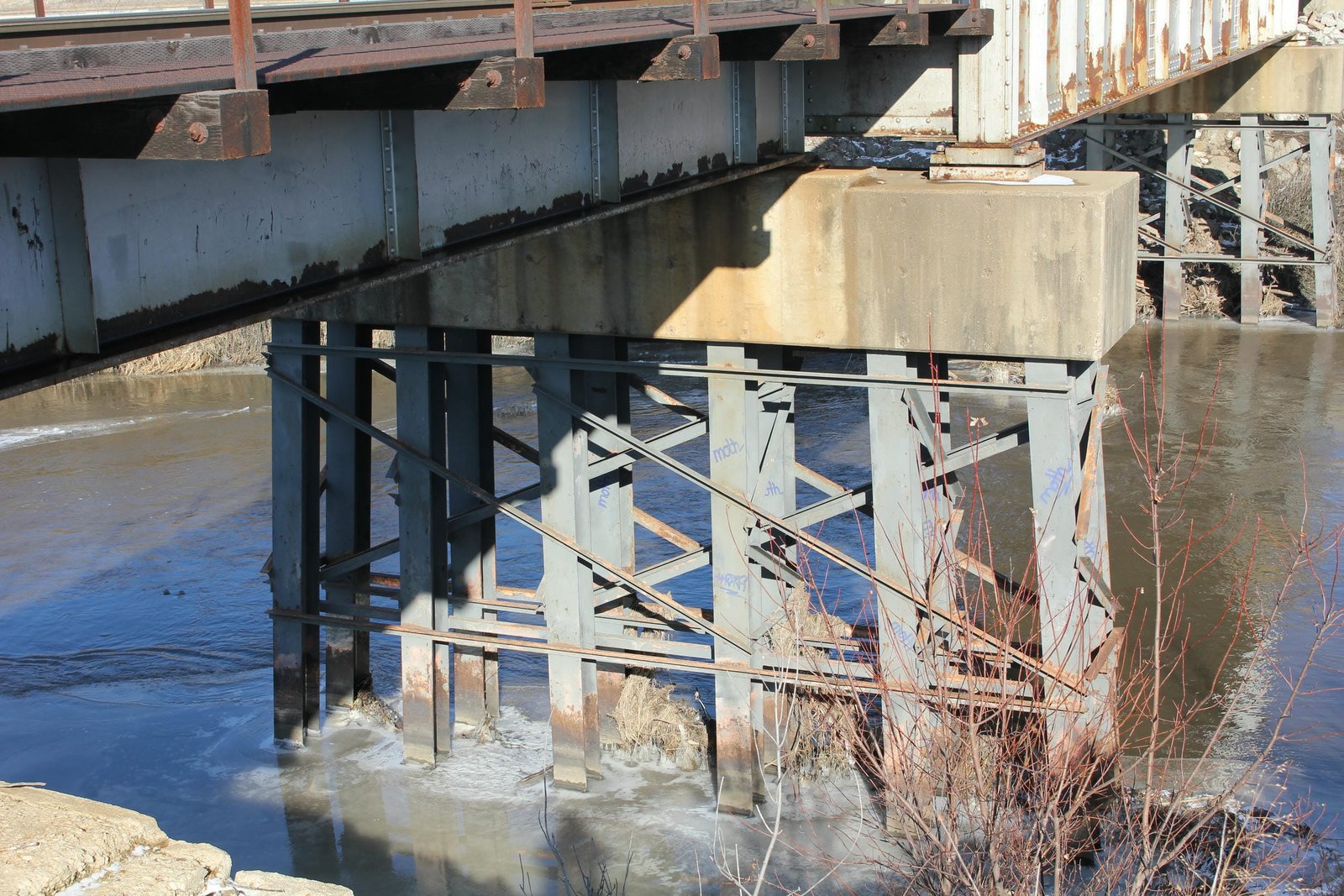 Middle pier